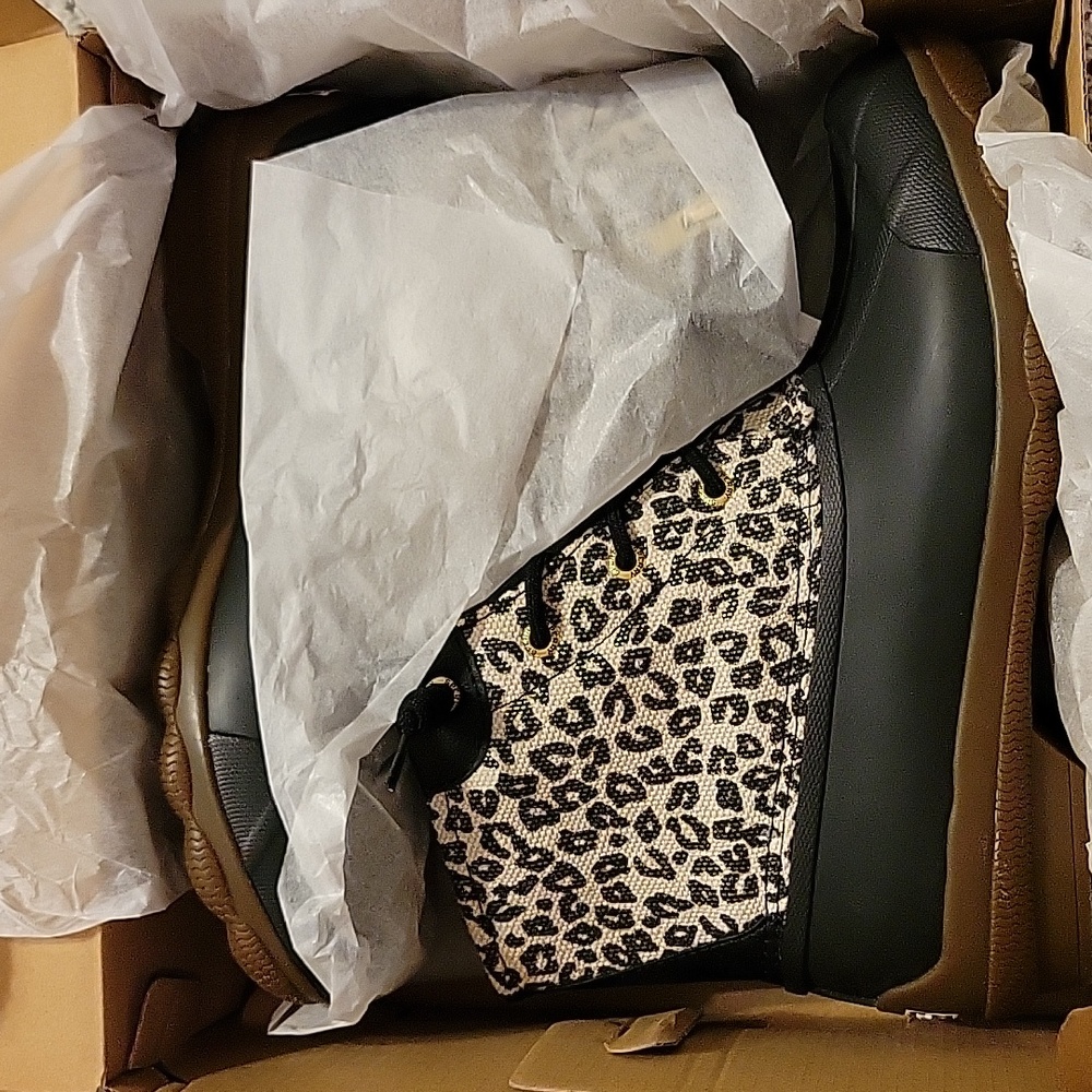 New in box womens size 7.5 sperry boots